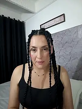 Snapshot of Nina-Velour chatting on 10/15/25, 01:39 Nina-Velour online show from 10/15/25, 01:39