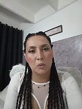 Snapshot of Nina-Velour chatting on 10/17/25, 12:14 Nina-Velour online show from 10/17/25, 12:14