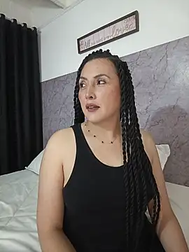 Snapshot of Nina-Velour chatting on 10/24/25, 11:45 Nina-Velour online show from 10/24/25, 11:45