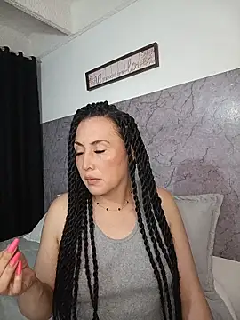 Snapshot of Nina-Velour chatting on 10/31/25, 01:06 Nina-Velour online show from 10/31/25, 01:06