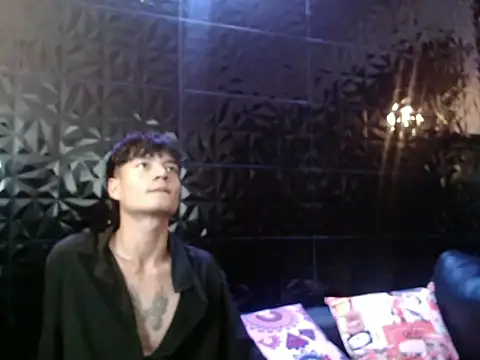 Snapshot of alex_russo__ chatting on 10/05/25, 04:55 alex russo   online show from 10/05/25, 04:55