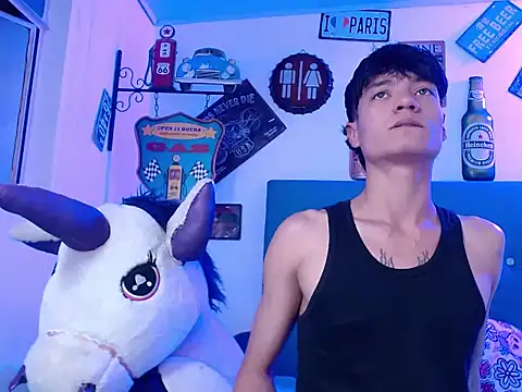 Snapshot of alex_russo__ chatting on 10/10/25, 03:49 alex russo   online show from 10/10/25, 03:49