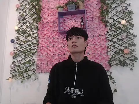 Snapshot of alex_russo__ chatting on 10/16/25, 03:51 alex russo   online show from 10/16/25, 03:51