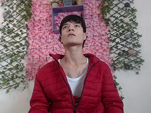 Snapshot of alex_russo__ chatting on 10/18/25, 03:42 alex russo   online show from 10/18/25, 03:42