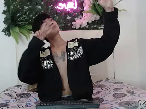 Snapshot of alex_russo__ chatting on 10/23/25, 03:28 alex russo   online show from 10/23/25, 03:28