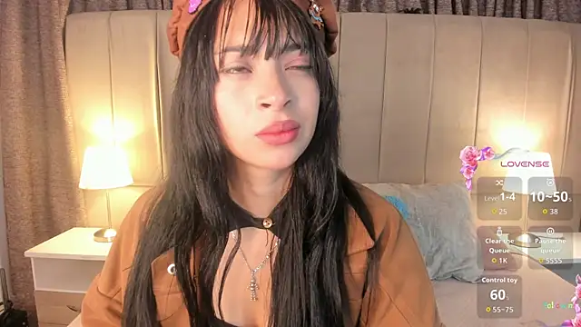 Snapshot of alahia_hank chatting on 11/07/25, 06:08 alahia hank online show from 11/07/25, 06:08