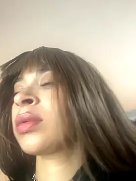 Snapshot of alahia_hank chatting on 11/27/25, 06:32 alahia hank online show from 11/27/25, 06:32