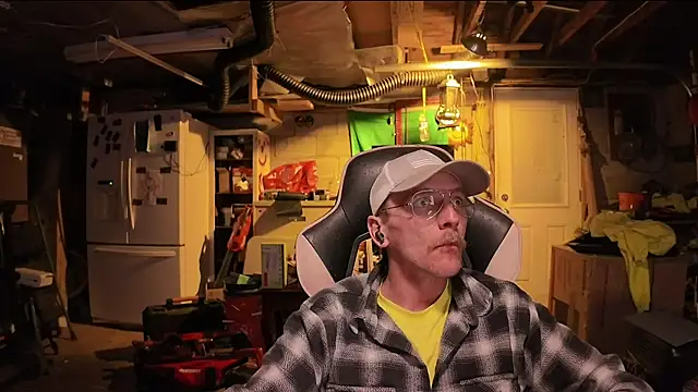AverageMaleJay online show from 05/22/26, 03:02