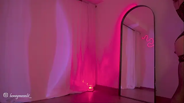 Snapshot of _issy chatting on 10/12/25, 02:54 issy online show from 10/12/25, 02:54