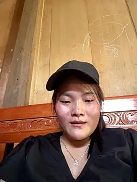 Snapshot of Beautiful-light22 chatting on 10/04/25, 04:32 Beautiful-light22 online show from 10/04/25, 04:32