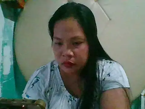 Snapshot of shyhotpinay_32 chatting on 07/18/26, 03:05 shyhotpinay 32 online show from 07/18/26, 03:05
