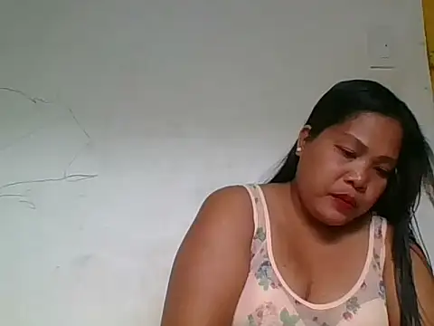 Snapshot of shyhotpinay_32 chatting on 07/19/26, 05:22 shyhotpinay 32 online show from 07/19/26, 05:22