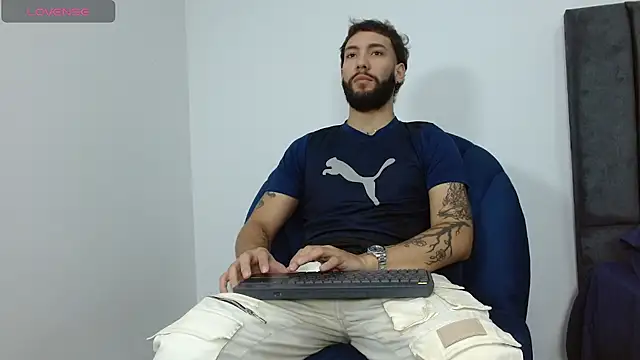 Snapshot of angel_kyrozz chatting on 11/13/25, 09:25 angel kyrozz online show from 11/13/25, 09:25