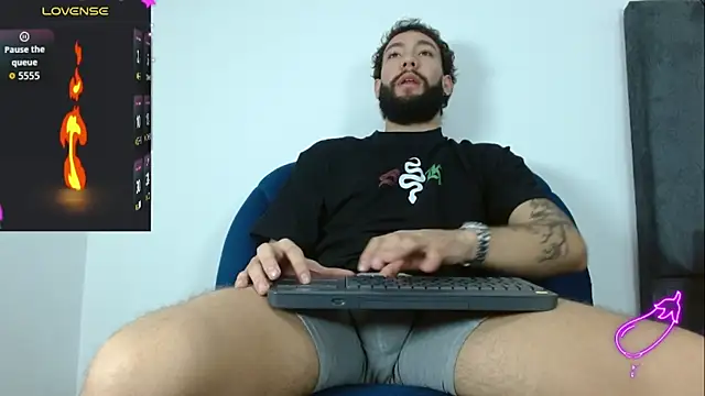 Snapshot of angel_kyrozz chatting on 12/15/25, 07:07 angel kyrozz online show from 12/15/25, 07:07