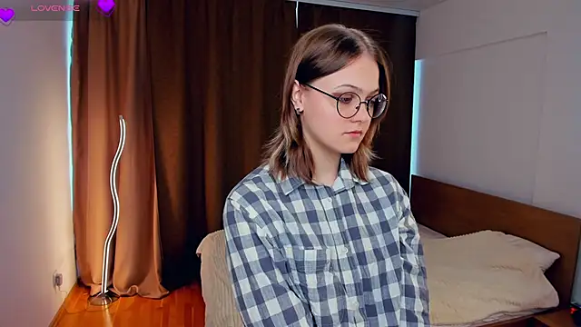 Snapshot of TrishDukette chatting on 10/10/25, 05:39 TrishDukette online show from 10/10/25, 05:39