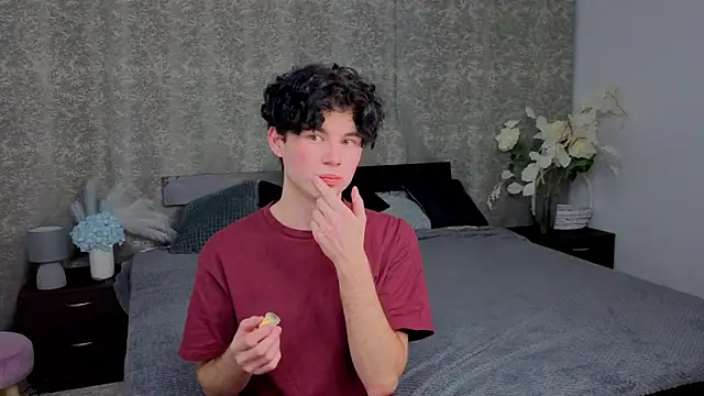 Cute Mike online show from 11/19/25, 07:58