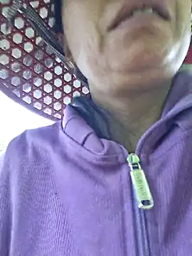 Snapshot of miomio-12 chatting on 10/16/25, 02:45 miomio-12 online show from 10/16/25, 02:45
