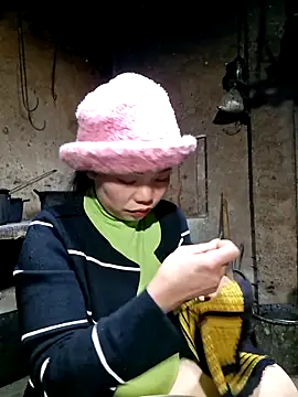 miomio-12 online show from 11/21/25, 01:43