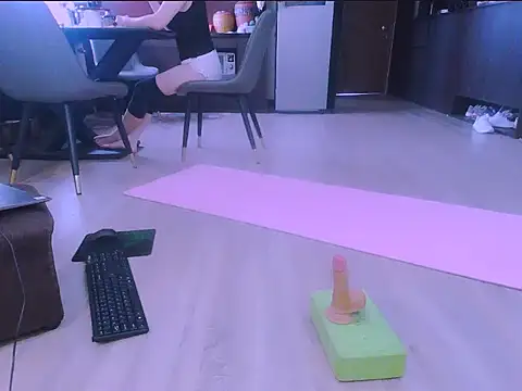 Snapshot of ravy_kim chatting on 10/30/25, 04:47 ravy kim online show from 10/30/25, 04:47