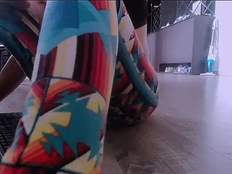 Snapshot of ravy_kim chatting on 11/06/25, 02:01 ravy kim online show from 11/06/25, 02:01