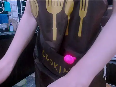 Snapshot of ravy_kim chatting on 11/15/25, 11:29 ravy kim online show from 11/15/25, 11:29