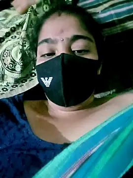 Snapshot of lasyalovely123456 chatting on 10/25/25, 04:02 lasyalovely123456 online show from 10/25/25, 04:02