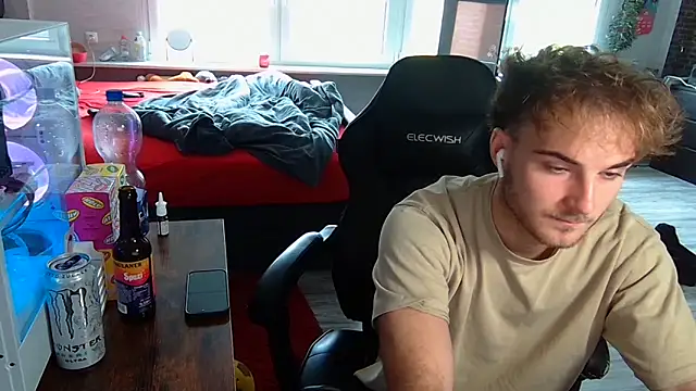 WolkenJunge2006 online show from 10/06/25, 10:12