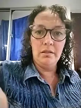 Snapshot of -saraqueen- chatting on 10/15/25, 09:59 -saraqueen- online show from 10/15/25, 09:59