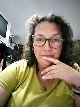 Snapshot of -saraqueen- chatting on 11/09/25, 05:17 -saraqueen- online show from 11/09/25, 05:17