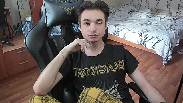 Snapshot of twink_boysss chatting on 10/21/25, 11:33 twink boysss online show from 10/21/25, 11:33