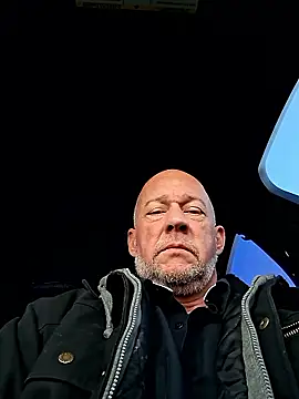 Snapshot of moonbeam37 chatting on 12/15/25, 02:43 moonbeam37 online show from 12/15/25, 02:43