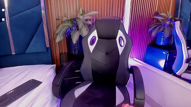 Snapshot of Lia_Kitten chatting on 10/06/25, 06:11 Lia Kitten online show from 10/06/25, 06:11