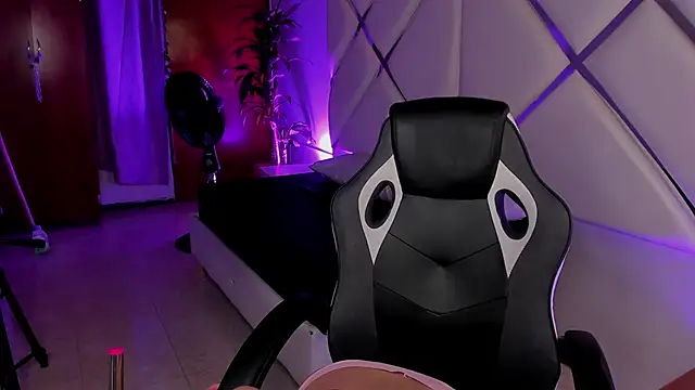 Snapshot of Lia_Kitten chatting on 10/07/25, 03:04 Lia Kitten online show from 10/07/25, 03:04