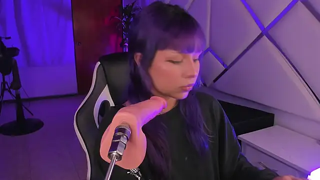 Snapshot of Lia_Kitten chatting on 10/25/25, 05:26 Lia Kitten online show from 10/25/25, 05:26