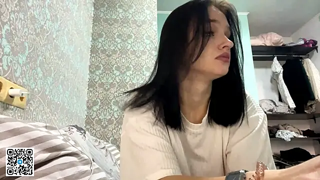 SorayaTrieger online show from 10/19/25, 09:32