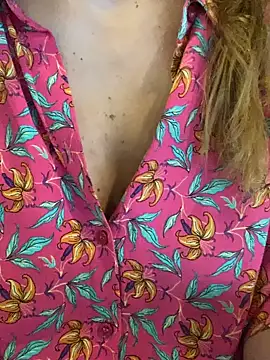 Snapshot of melisss2 chatting on 11/22/25, 12:04 melisss2 online show from 11/22/25, 12:04