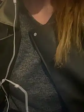 Snapshot of melisss2 chatting on 11/27/25, 02:30 melisss2 online show from 11/27/25, 02:30