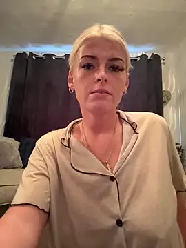 KikiMaexox online show from 10/10/25, 04:28