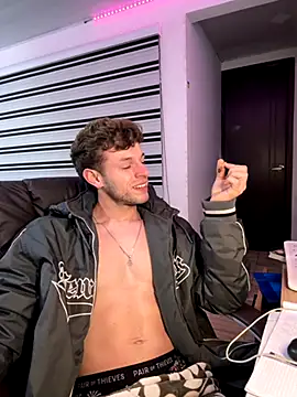 noah red online show from 10/13/25, 05:51