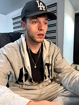 noah red online show from 10/14/25, 04:02