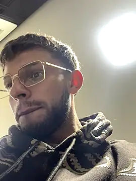 Snapshot of noah_red chatting on 11/13/25, 05:28 noah red online show from 11/13/25, 05:28