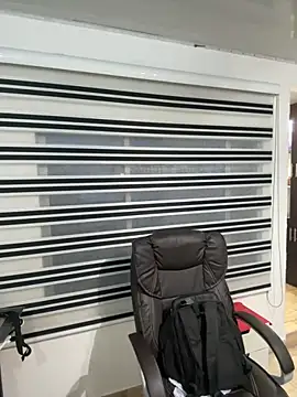 Snapshot of noah_red chatting on 11/25/25, 10:54 noah red online show from 11/25/25, 10:54