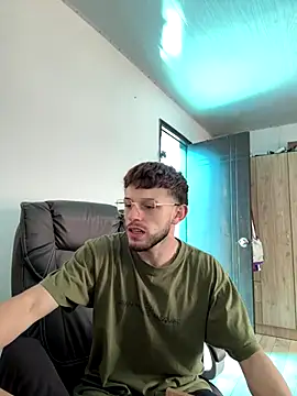 Snapshot of noah_red chatting on 12/16/25, 02:55 noah red online show from 12/16/25, 02:55