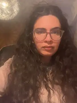 Snapshot of luciamaria01 chatting on 10/10/25, 04:39 luciamaria01 online show from 10/10/25, 04:39