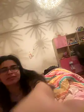 Snapshot of luciamaria01 chatting on 10/23/25, 05:44 luciamaria01 online show from 10/23/25, 05:44