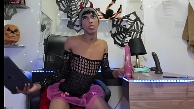 Snapshot of AndreaTonmsong chatting on 10/19/25, 06:41 AndreaTonmsong online show from 10/19/25, 06:41