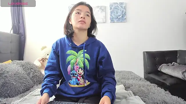 Snapshot of SorayaLane chatting on 10/12/25, 04:28 SorayaLane online show from 10/12/25, 04:28