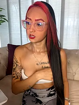 Sofiaa pink online show from 10/07/25, 03:20