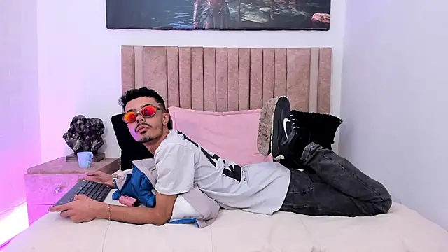 Timothe Evans online show from 10/24/25, 09:11