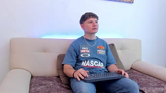 Leoo Miller online show from 10/06/25, 08:39